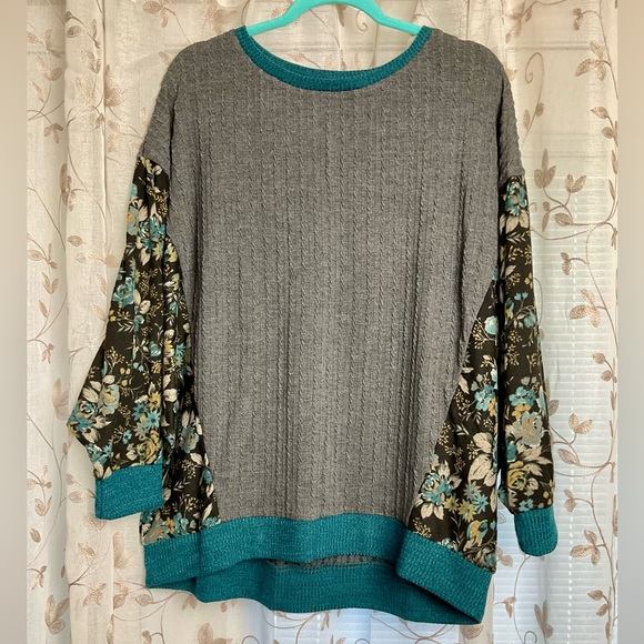 Suzanne Betro Gray and Teal Oversized Sweater with Floral Sleeves - Picture 3 of 7